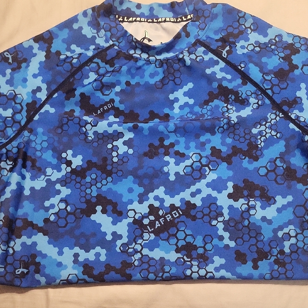 Blue Camo Rash Guard Shirt - Picture 3 of 4
